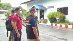 20210819171259.jpg - เทศบาลตำบลแม่โป่ง นำทีมโดยนายกเทศมนตรี พร้อมคณะ นำเจ้าหน้าที่มาช่วยฉีดพ่นสารเคมีป้องกันโรคไข้เลือดออก และมอบแอลกอฮอล์เจล เพื่อป้องกันเชื้อโรคโควิด-19 | https://mpps.ac.th